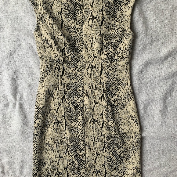 🌟 3 FOR $25 | Calvin Klein Snake Print Dress - Picture 4 of 5